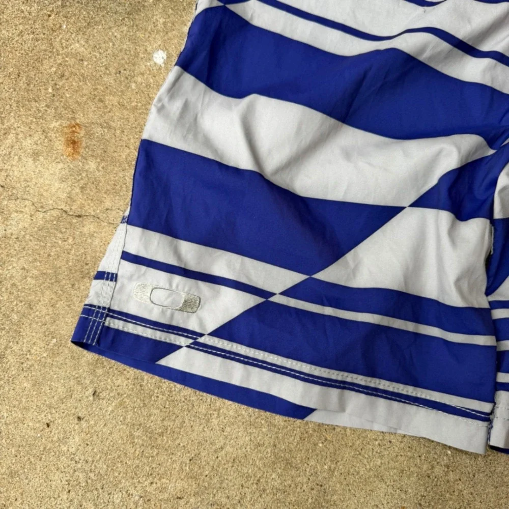Oakley Mens Board Shorts Blue White Striped Geometric Swim Trunks Size 32